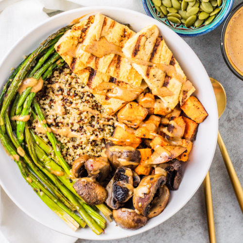 High protein vegan bowl with pumpkin seeds