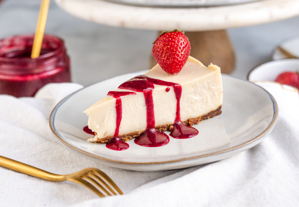 New York Vegan Cheesecake - berry sauce 2